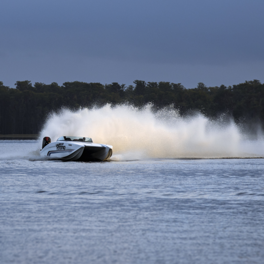 Mercury Racing Boot auf Lake X