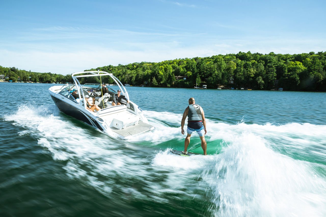 Dentro-fueraborda de 8,2 L MerCruiser